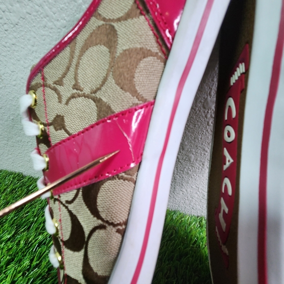 Coach Signature C Canvas Pink Patent Leather Sneakers Women’s Size 11 - Picture 5 of 12